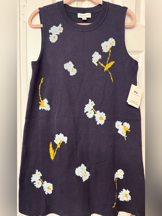 Free Assembly Dresses & Skirts - Free Assembly Sweater Dress. Sleeveless Navy Floral Knit Shift Dress size L